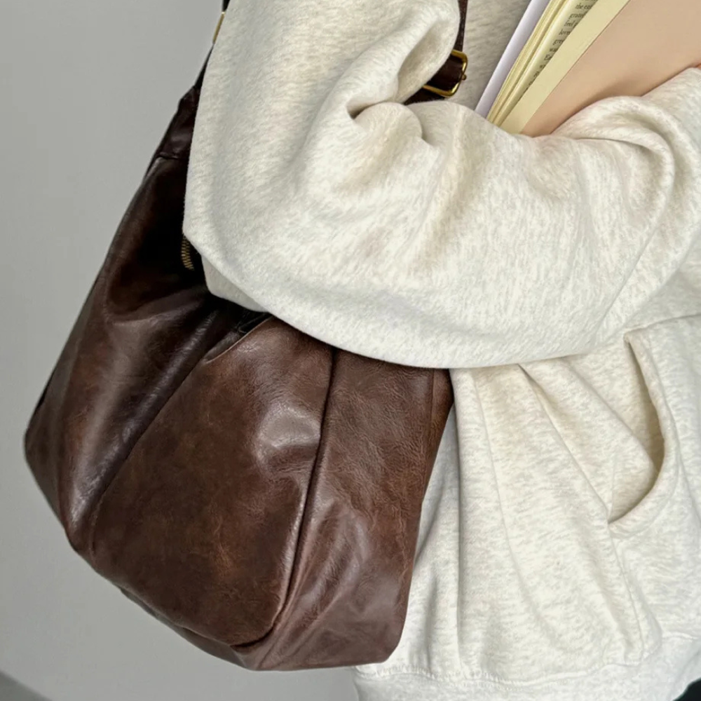 ÉLYRA  | Bolso Hobo Minimalista de Uso Diario